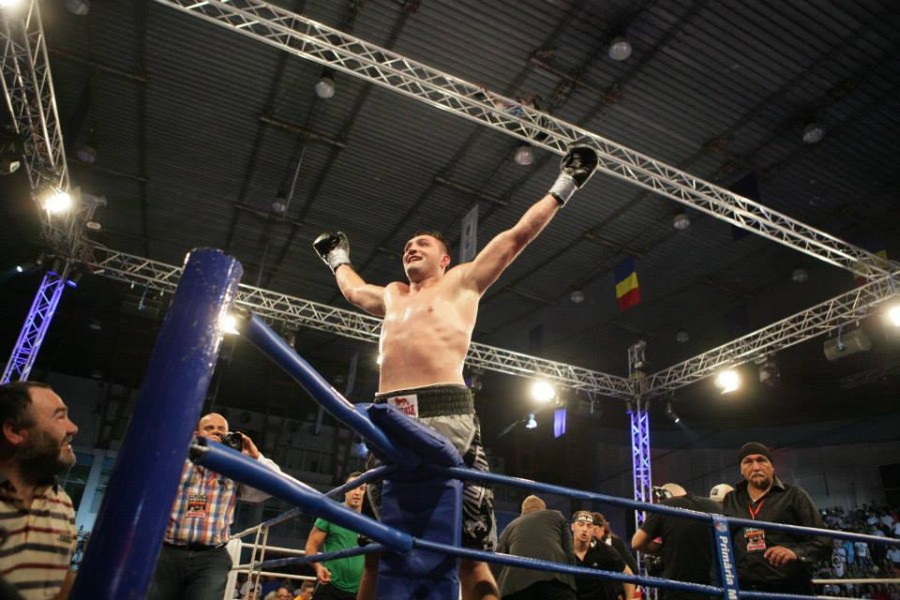 Cristian Ciocan se află la un meci distanţă de a deveni challenger pentru Klitschko