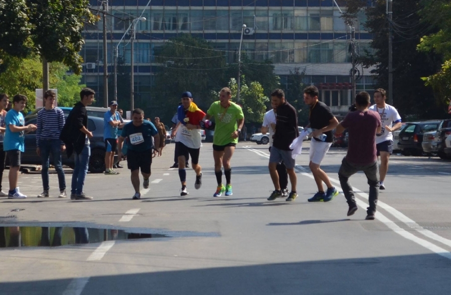 SEMIMARATON Galaţi 2015/ Ultimul sosit, susţinere emoţionantă pe ultimii metri (FOTO)