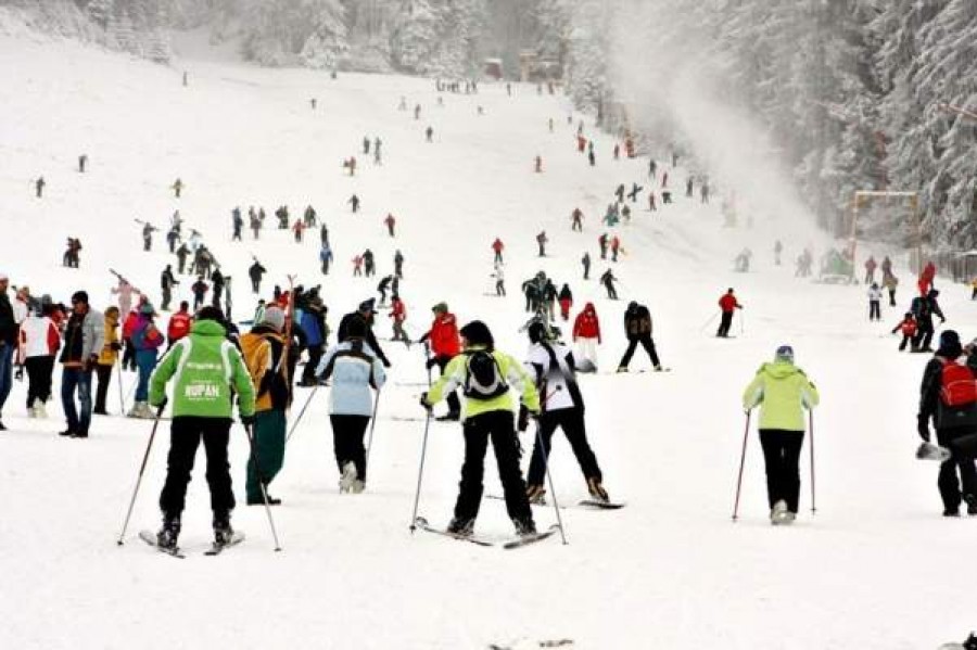 Peste 2.000 de turişti petrec a doua zi de Crăciun pe pârtiile de pe Valea Prahovei