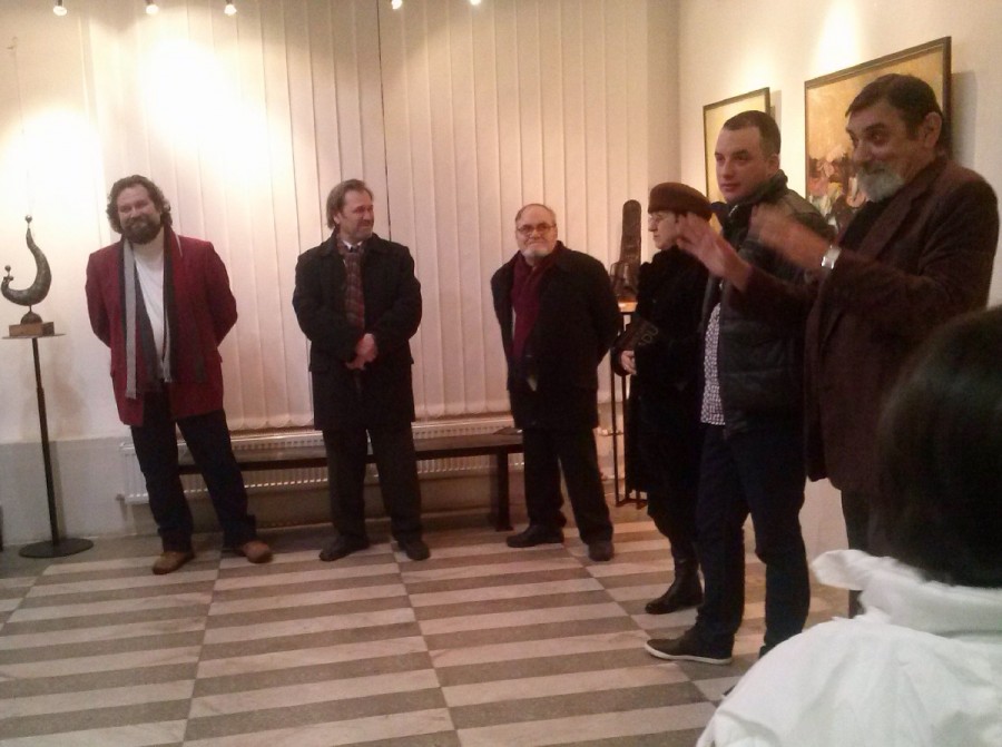 Dantelă în metal şi echilibristică pe culori, la Galeria „Mantu”