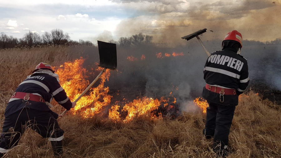 Incendiile de vegetaţie, pericol pentru comunităţi