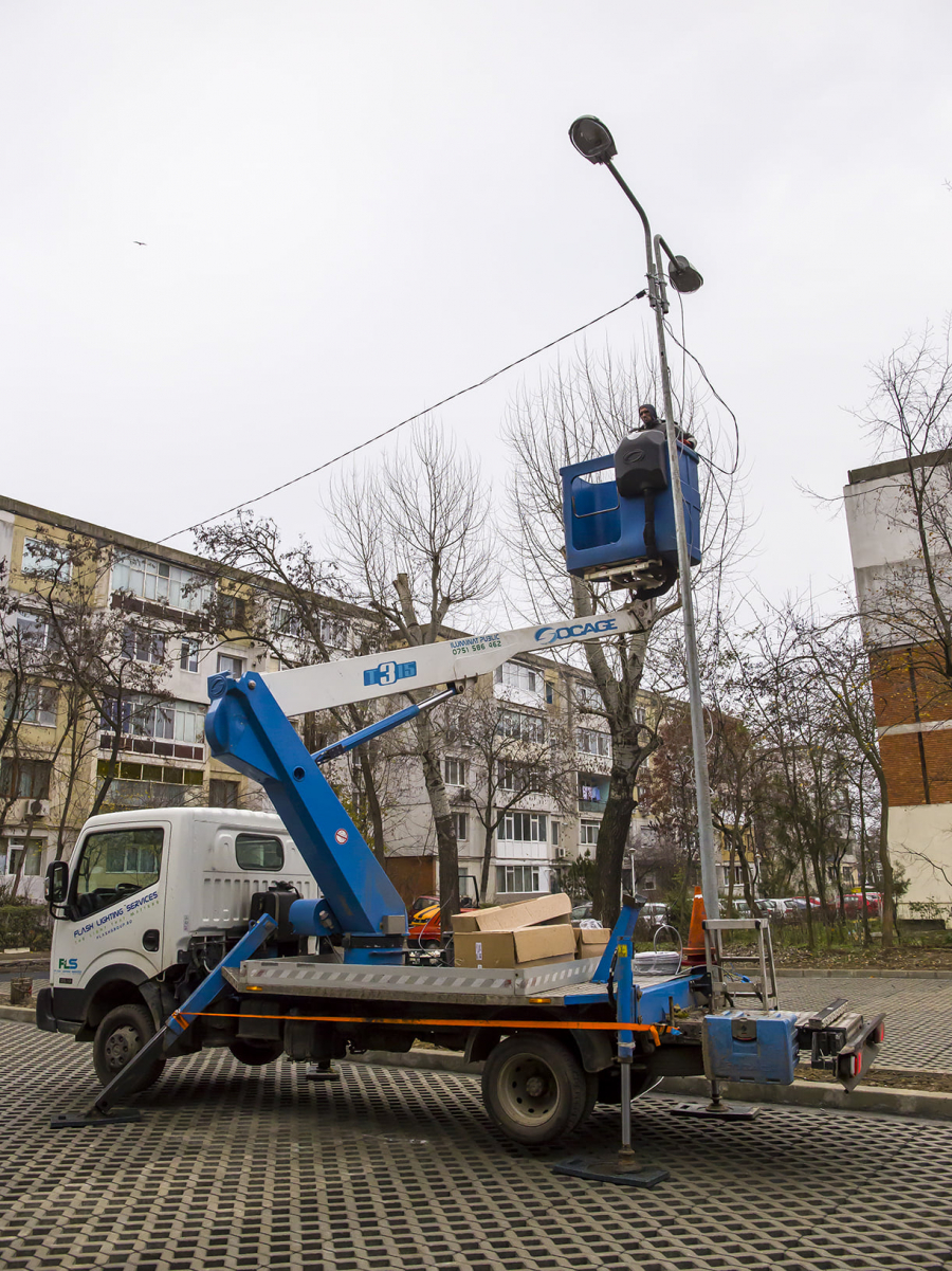 Cine scapă oraşul de cablurile abandonate