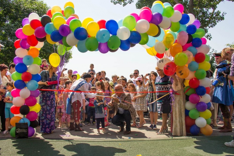 GALERIE FOTO/ Iată cum arată noile LOCURI DE JOACĂ de pe FALEZĂ