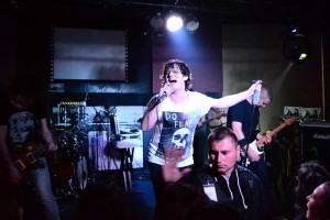 O vineri seară cu &quot;Flori de mai&quot; de la Alternosfera 