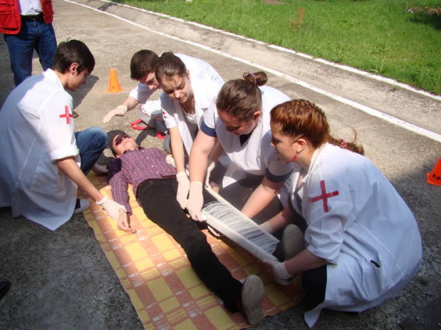 Crucea Roşie Română - Sprijin pentru 225 de familii gălăţene