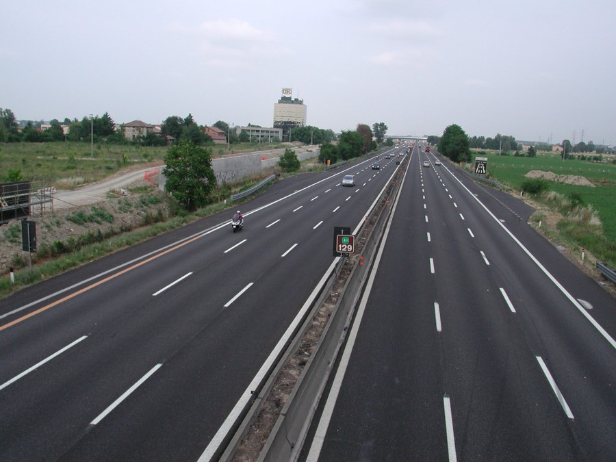 Încă un accident grav pe o autostradă din Ungaria în care au fost implicaţi patru români