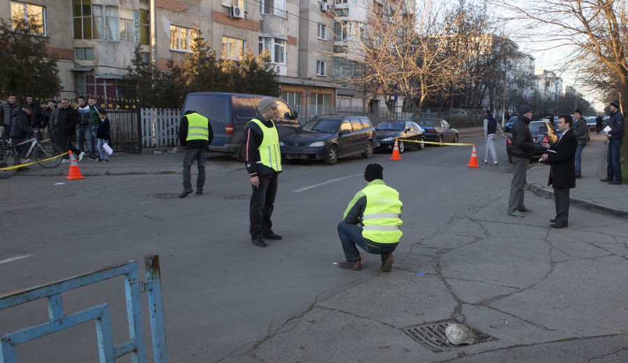 Încă o arestare în cazul tâlhăriei de 53.000 de euro. Verişoara "informatoare" a fost prinsă de poliţişti