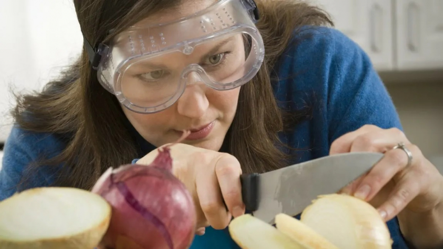 Cum să tai ceapa fără să plângi