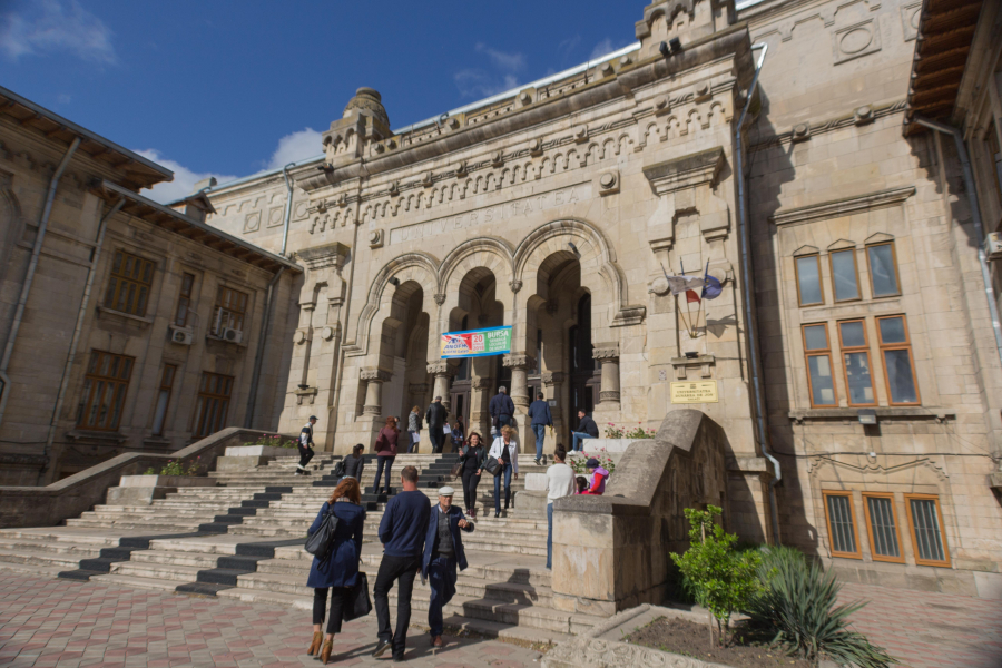 Bursa locurilor de muncă pentru absolvenţi, între cerere şi ofertă. Când are loc târgul de JOBURI