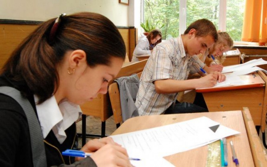 BACALAUREAT 2014, sesiunea a doua: Subiectele şi baremele pentru examenul la limba şi literatura română