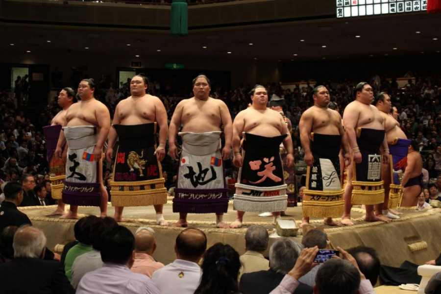 Companie aviatică, speriată de luptătorii de sumo