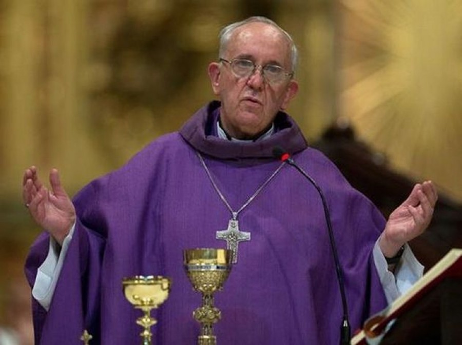 Papa Francisc îi critică dur pe "preoţii trişti"