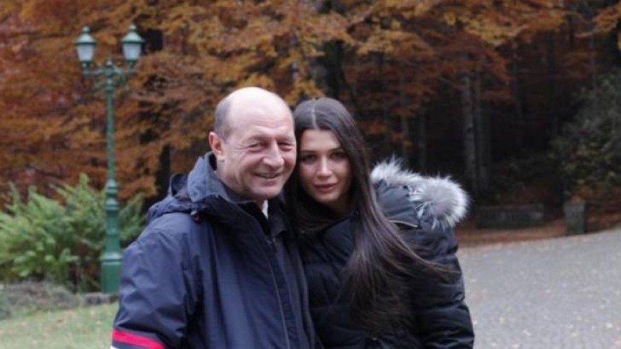 Elena Băsescu pe Twitter: "La mulţi ani, tati!"