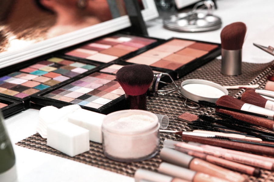 Produse cosmetice EXPIRATE de cinci ani, în magazinele din Galaţi şi Tecuci