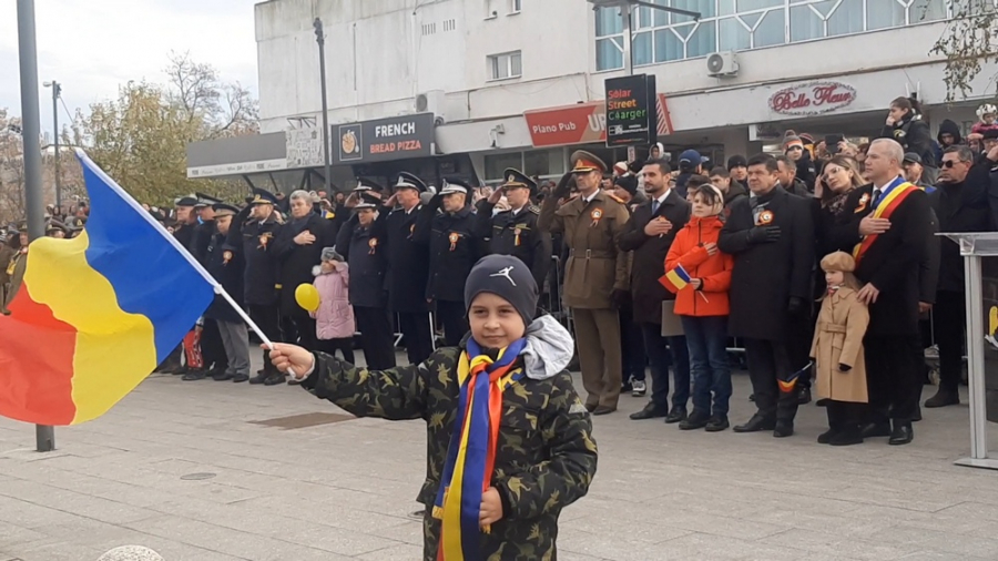 Defilarea de Ziua României de la "Potcoava de Aur", pe placul gălăţenilor (FOTO și VIDEO)
