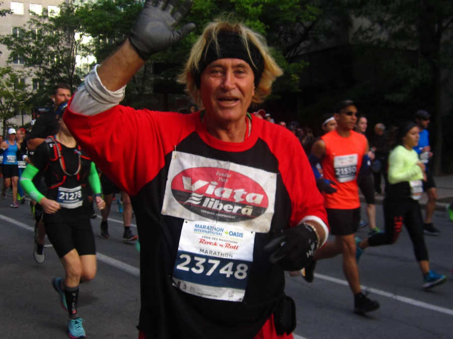 A aniversat 65 de ani prin alergarea unui nou maraton