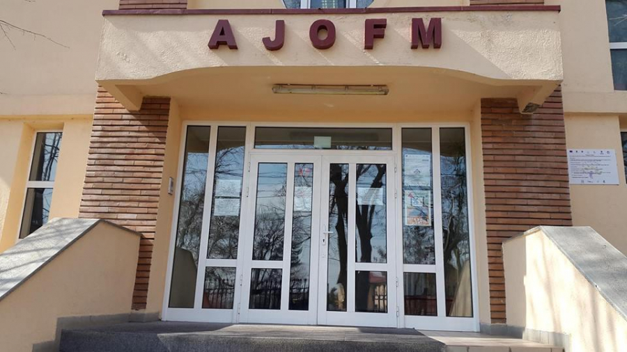 AJOFM. Agenţii de securitate şi "textiliştii", printre cei mai căutaţi