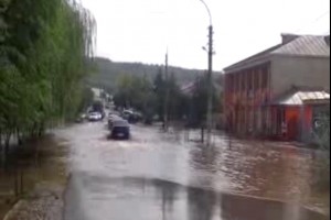 VIDEO / Centrul comunei Pechea este sub apă