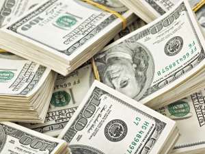 Analiza financiară. Dolarul a influențat evoluția leului 