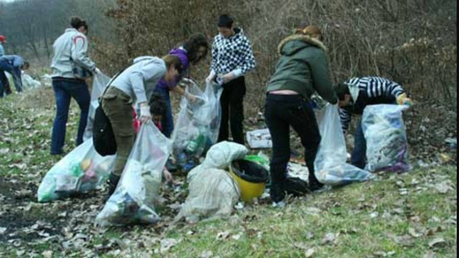 Gălăţenii, invitaţi să strângă GUNOAIELE de pe Faleza Inferioară