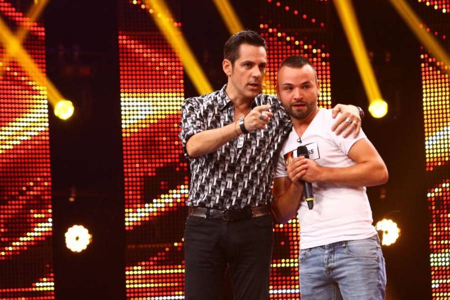 Cu gândul la familia din Italia/ Tecuceanul Gabriel Iacob a cântat cu sufletul la X Factor (VIDEO)