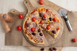 Pizza de casă cu ton și porumb