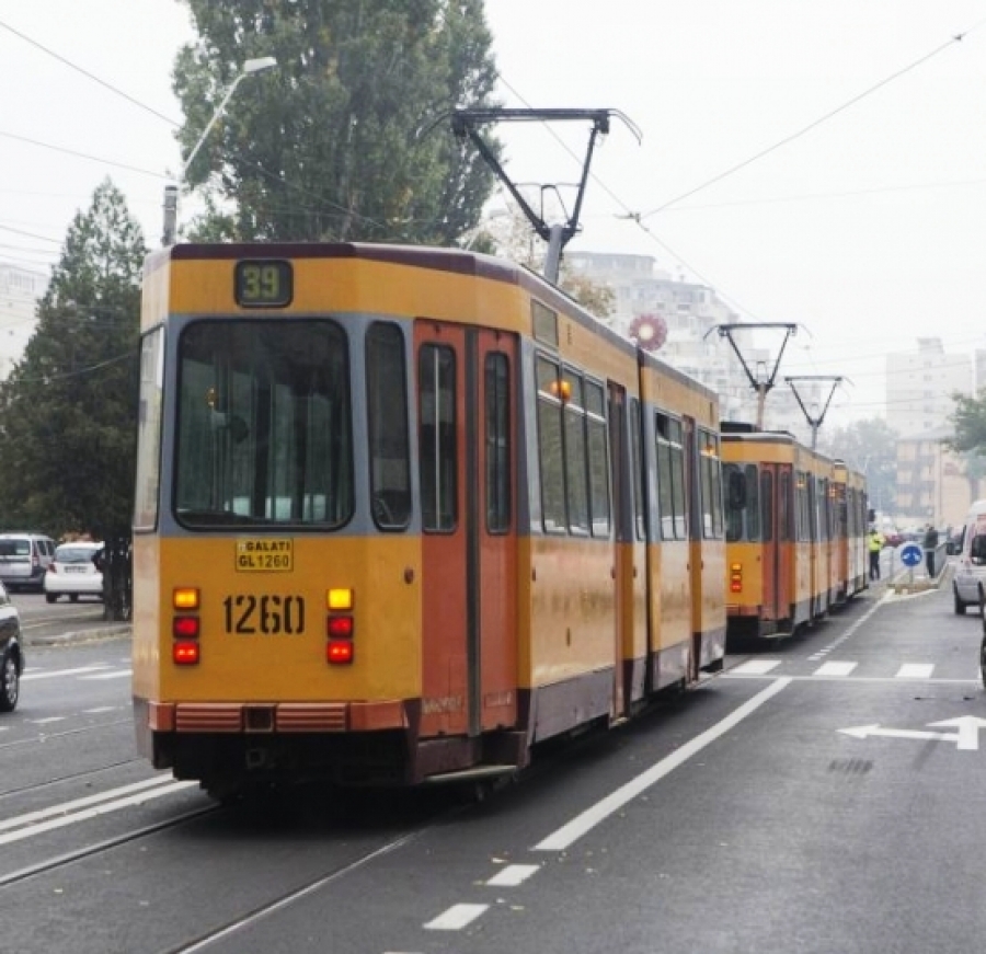 Două tramvaie au rămas blocate în zona Flora