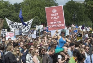 PROTEST DE AMPLOARE la Londra. Mii de oameni au manifestat împotriva ieşirii Marii Britanii din UE