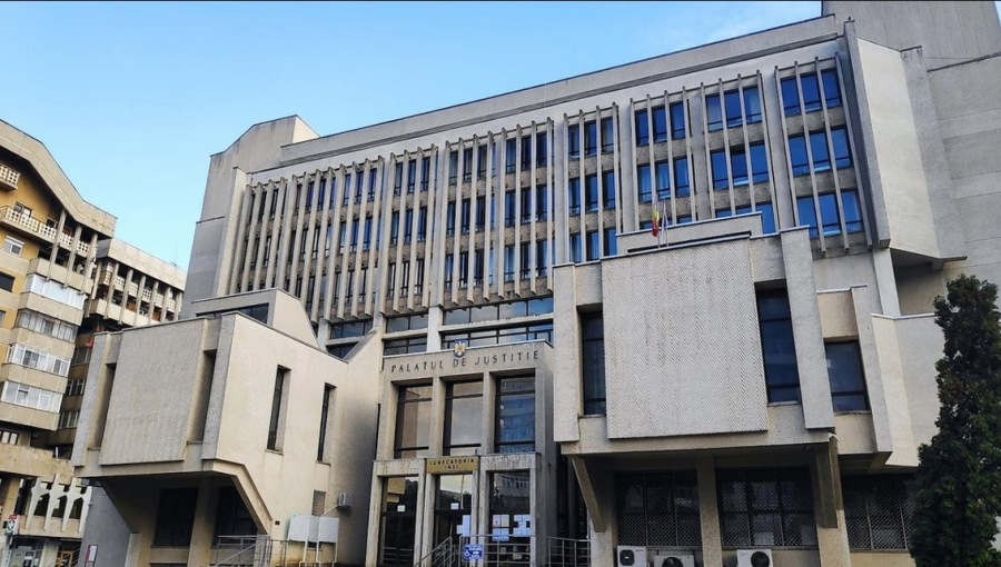 Jandarmi împiedicaţi să ajungă cu deţinuţii la proces