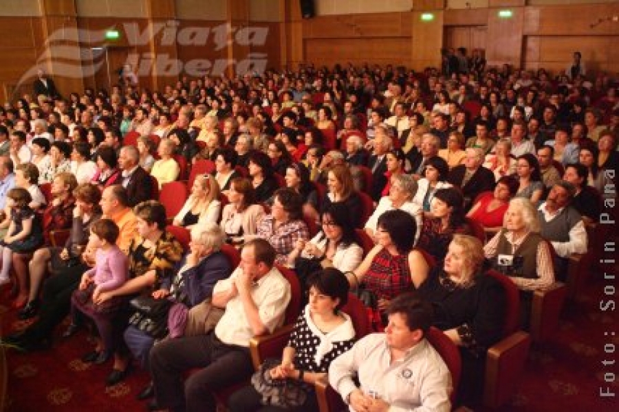 Ce faceţi cu teatrele, domnilor consilieri?  