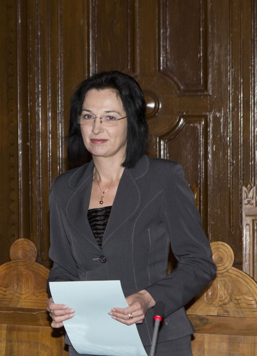 Deputat şi inspector general, Laura Marin renunţă la bac, dar la funcţie nu