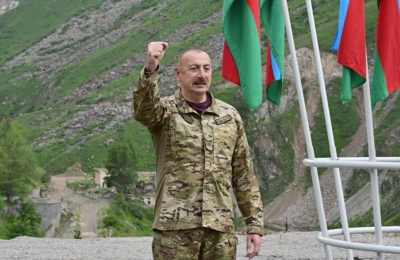 Steagul azer, înălțat în fosta capitală a Nagorno-Karabah