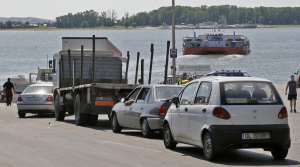 Miercuri după-amiază, doar două bacuri traversează Dunărea