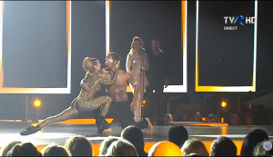 Gălăţeanul care a dansat cu şerpoaica la Eurovision (VIDEO)
