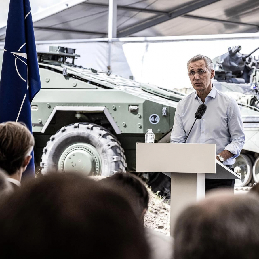 NATO a prelungit mandatul lui Jens Stoltenberg