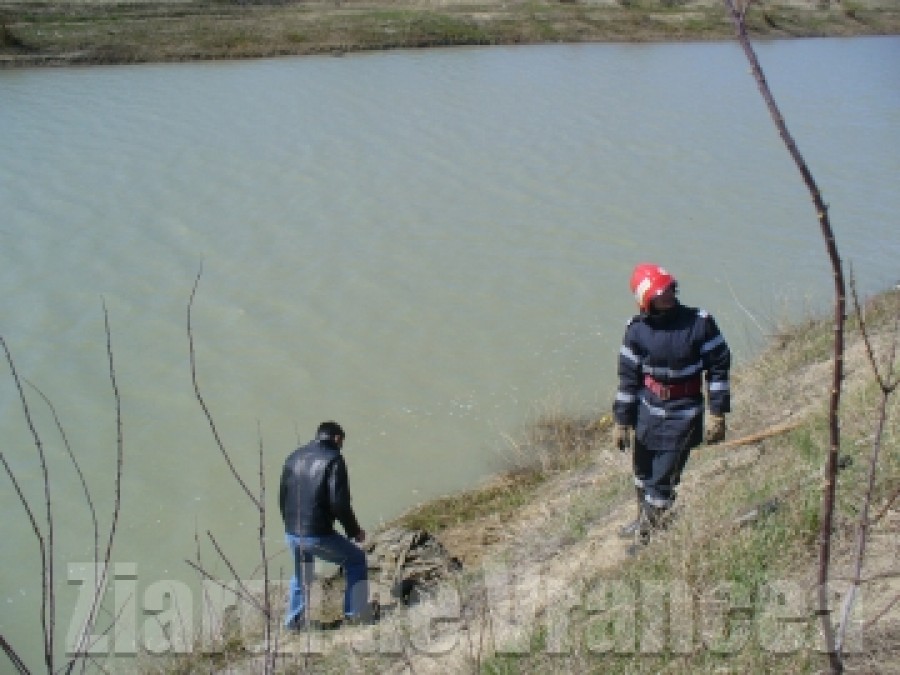 VRANCEA: MACABRU! Nişte pescari de pe SIRET au găsit în plase UN CADAVRU