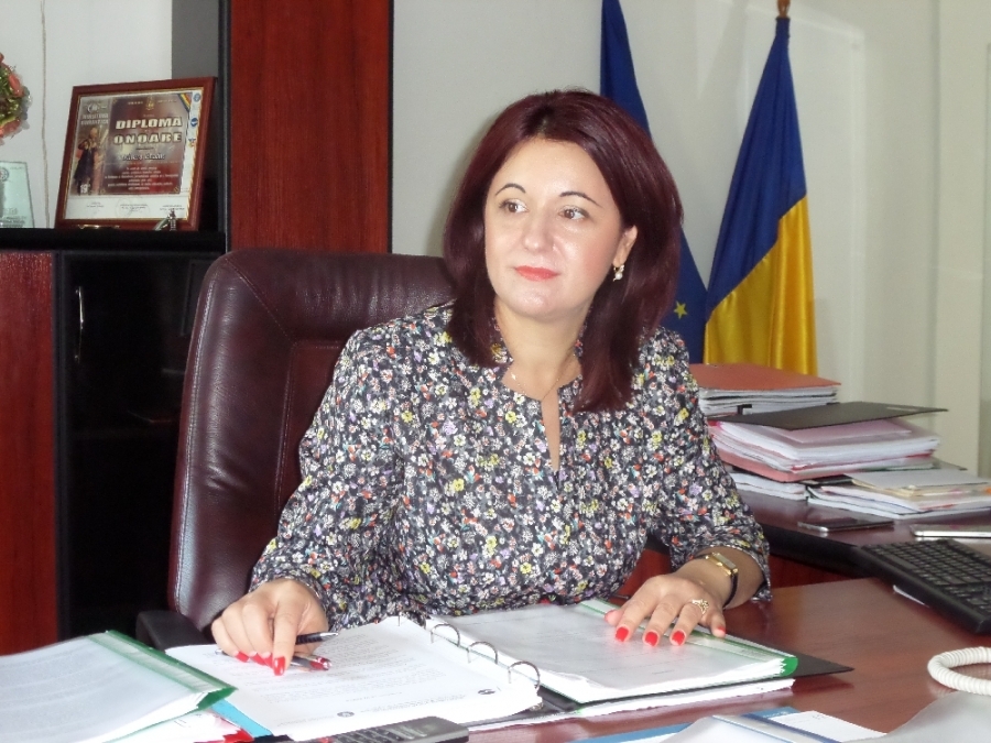 După vacanţă, şcoala începe cu DIRECTORI cu acte în regulă