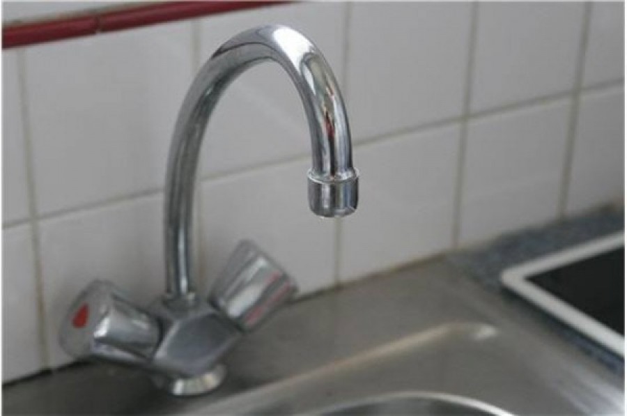 Un român a inventat senzorul care REDUCE cu 50% FACTURA la apă caldă