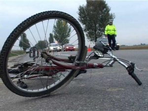 Accident soldat cu rănirea unui biciclist