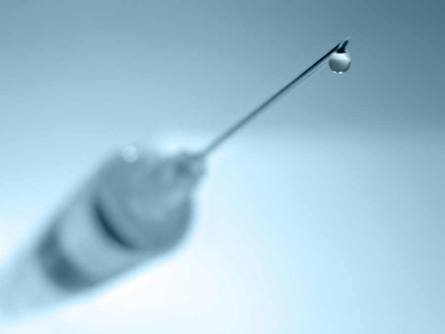 Au venit jumătate dintre dozele de vaccin necesare 