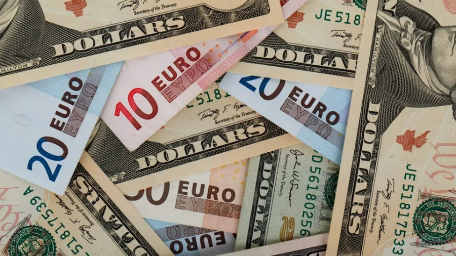Euro a revenit la 4,9774 lei, maximul din acest an