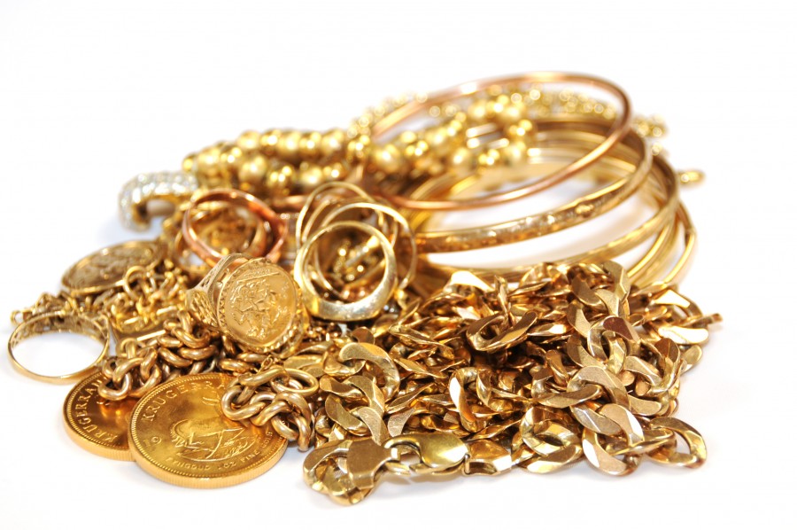 Trei kilograme de bijuterii confiscate în urma unui control al poliţiei