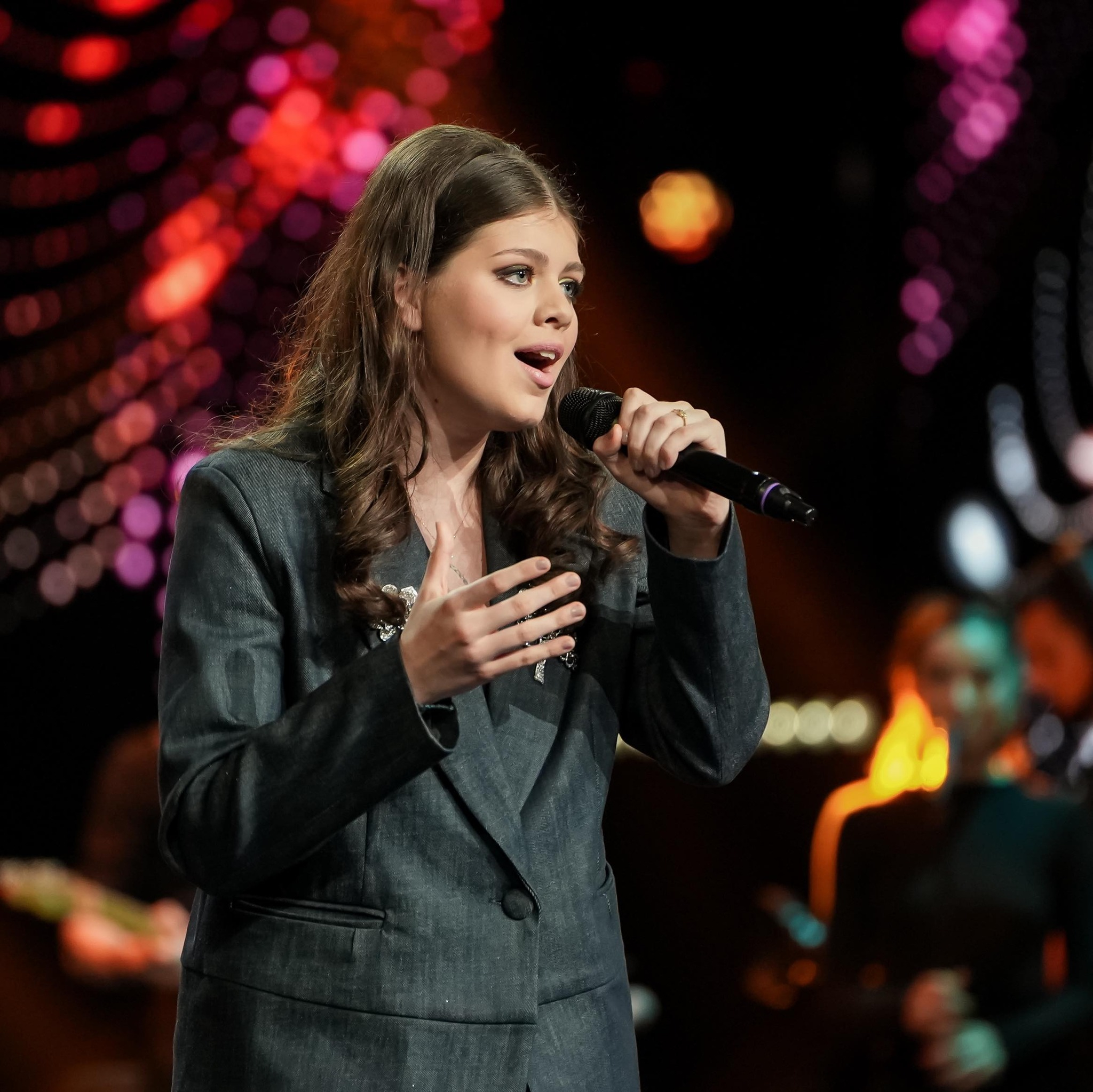 Gălăţeanca Maia Fluture, finalistă la "X Factor", un munte de talent şi de carismă