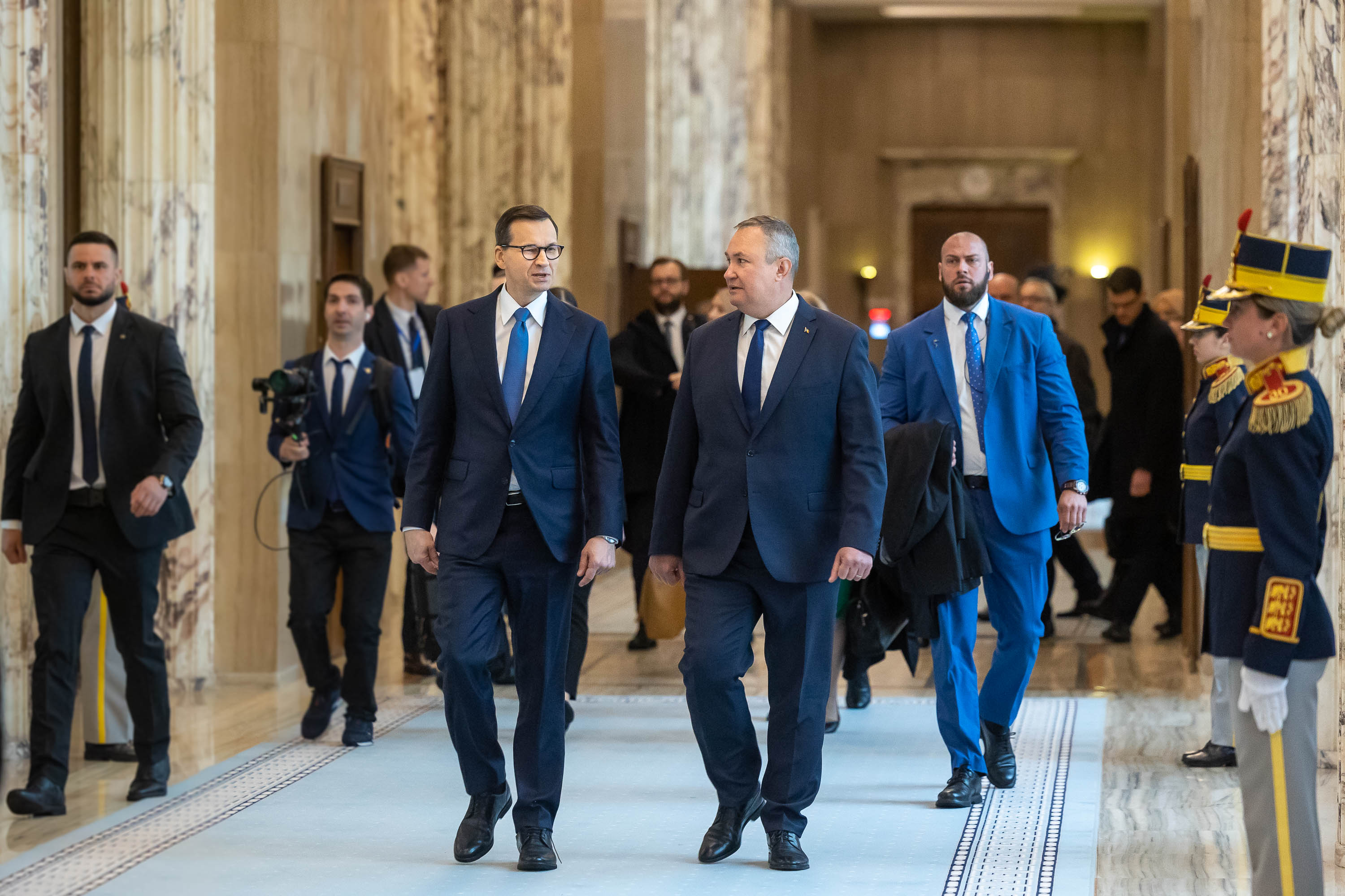 Morawiecki: „Am instruit sute de mii de oameni și ei pleacă în UE”