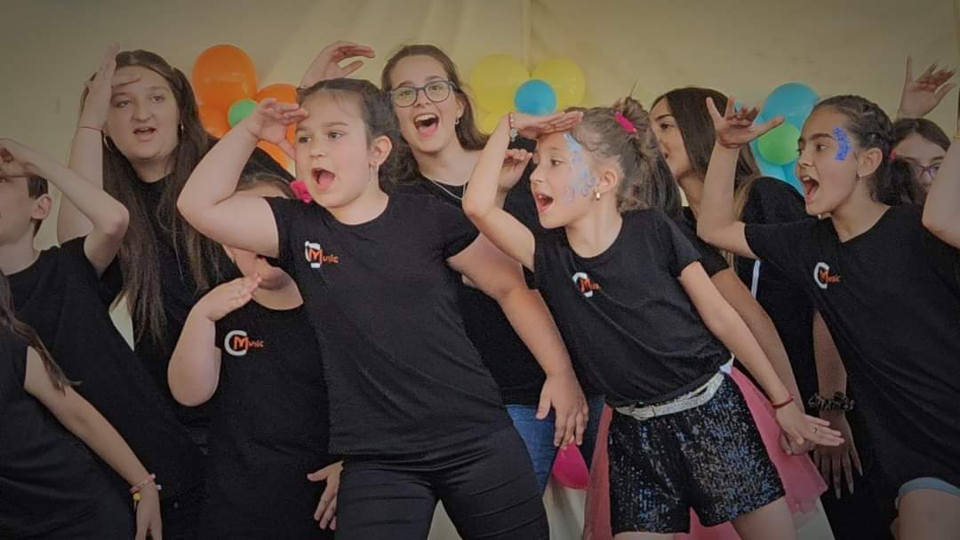 CrissMusic îi susține pe micii cântăreți și artiști