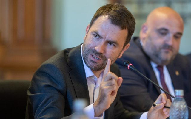 Legea creșterii taxelor, "un atac direct asupra economiei"