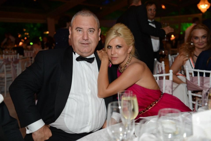 "Fundul doamnei Udrea bate gura lui Băse"