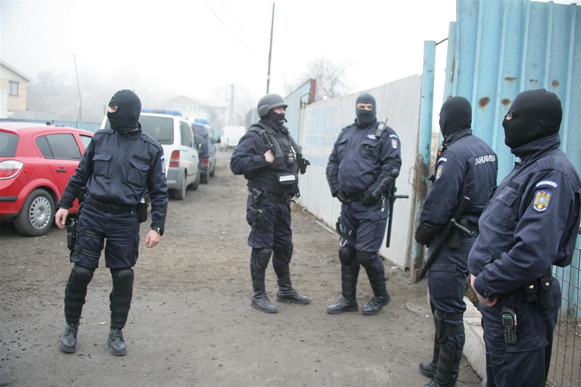 Fabrică ilegală de ţigări la Tirighina   