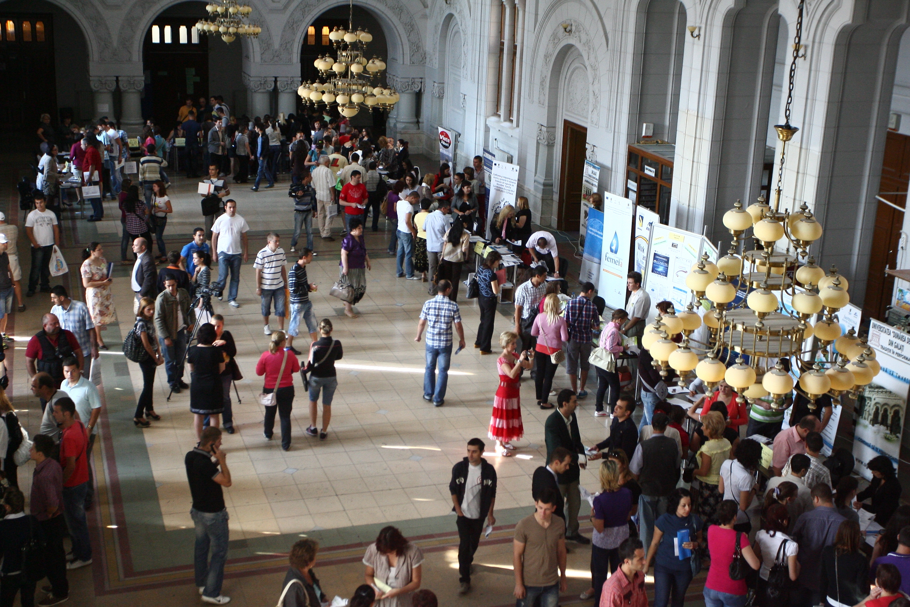 Puţini angajaţi după bursa locurilor de muncă pentru absolvenţi 