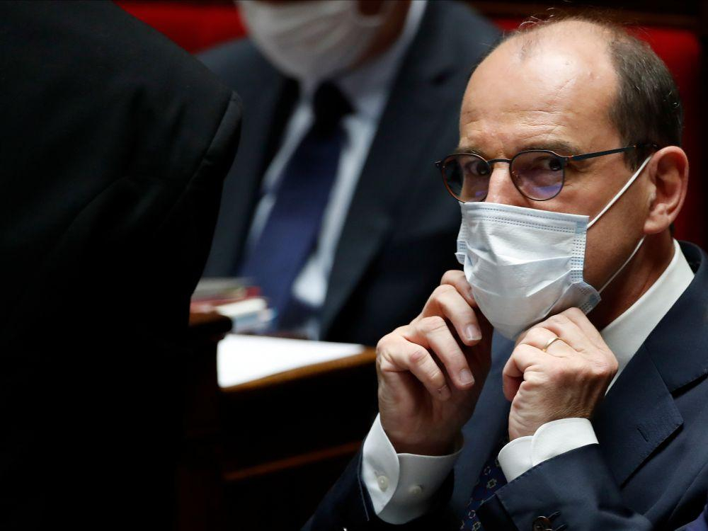 Franţa | Măştile redevin obligatorii în spaţiile închise